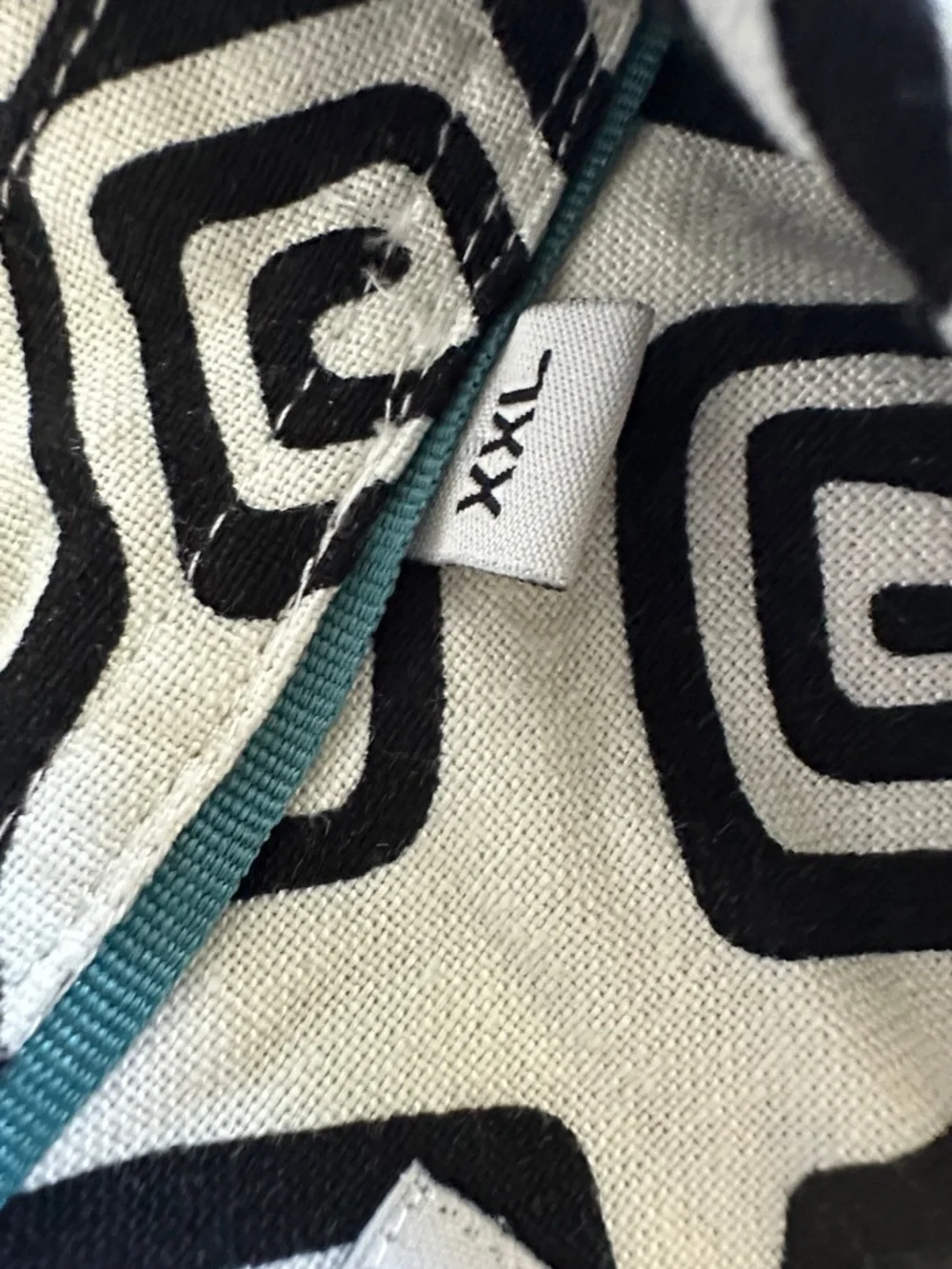 Ike Behar Black and White Short-Sleeve Geometric Button-Down Shirt - Picture 3 of 9